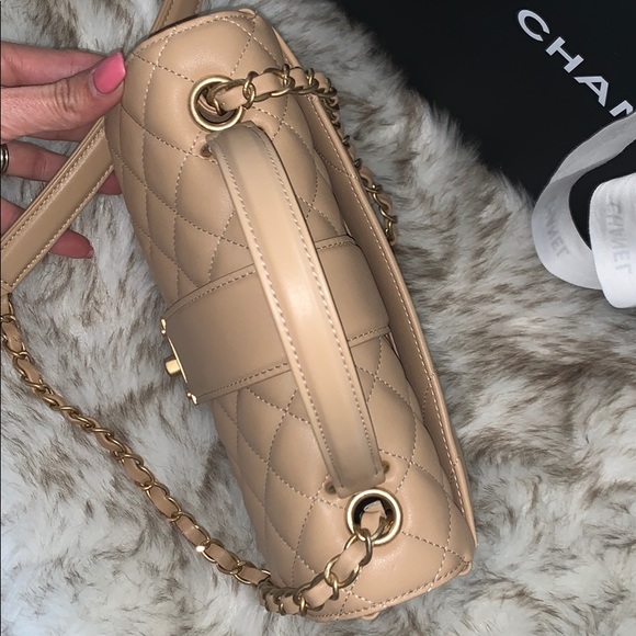 Gorgeous Chanel classic bag. Gold hardware RARE 🤎 - Picture 4 of 10